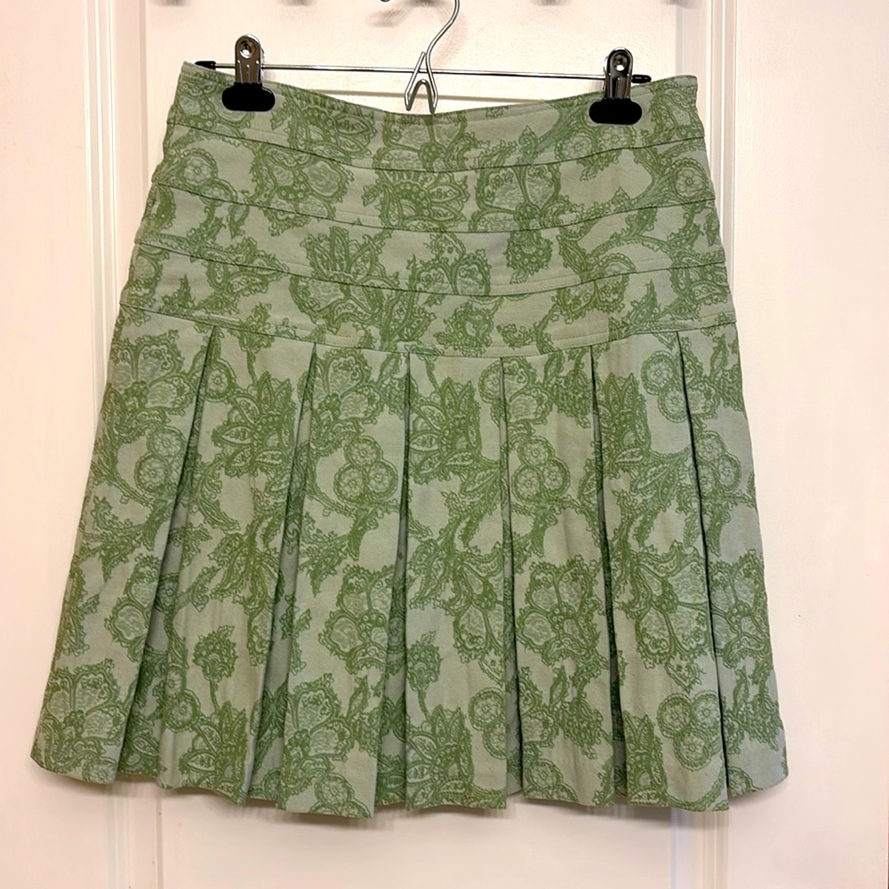 Kenzie Light Green Pleated Skirt Size 6